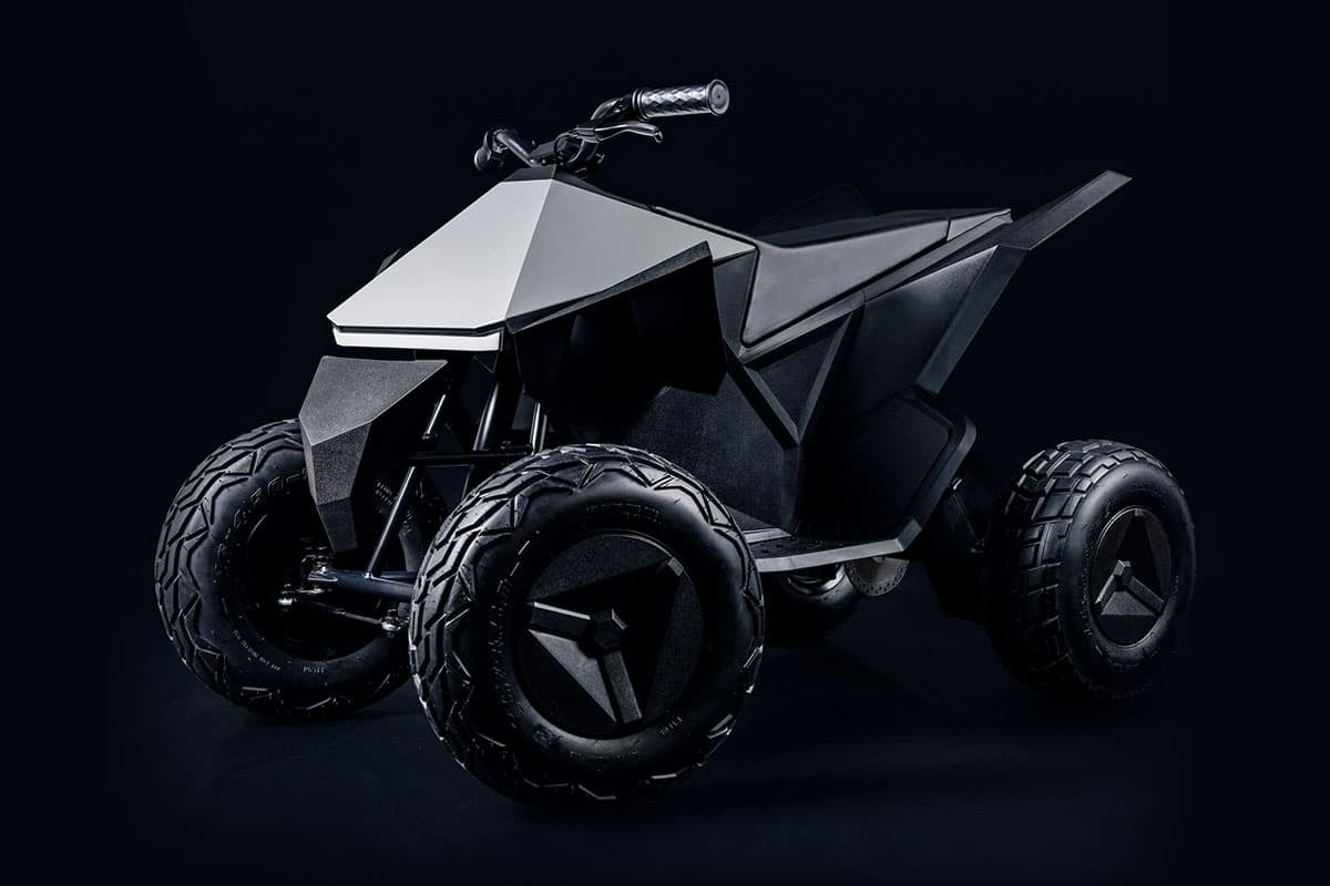 TESLA CYBERQUAD